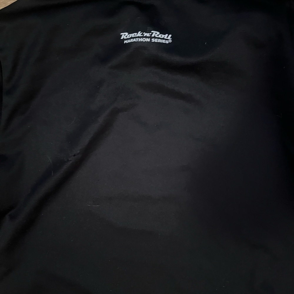 United Airlines Rock 'n' Roll Los Angeles Half Marathon Performance Tee - Picture 3 of 5